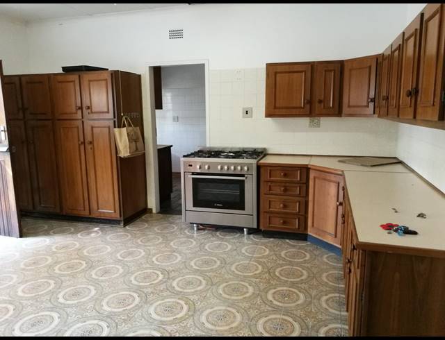 5 BEDROOM HOUSE TO LET IN PROTEA PARK
